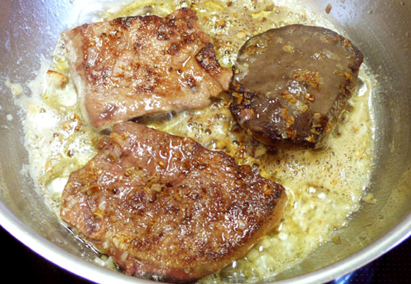 Drei Lebern braten